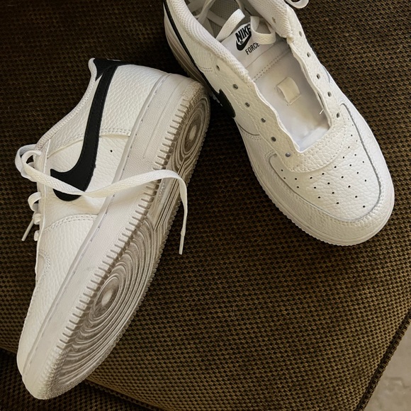 Women’s Nike - Size 3Y - Picture 2 of 2